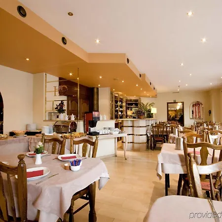 Opera Centrum 4*