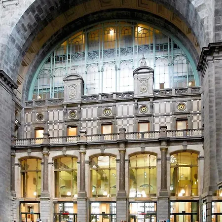 Opera Centrum 4*