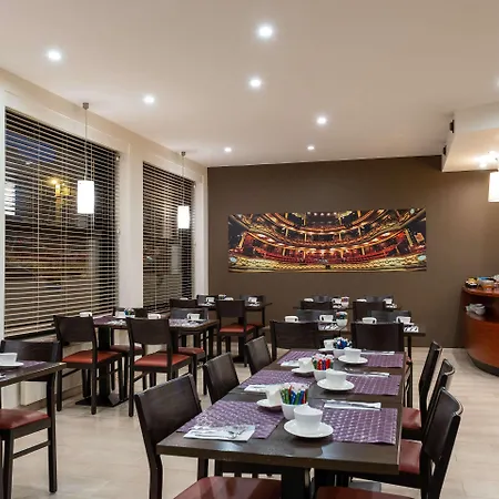 Opera Centrum Hotell 4*
