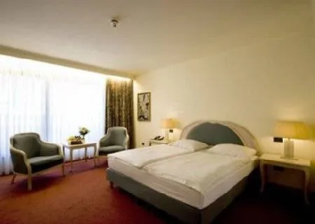 Opera Centrum 4*